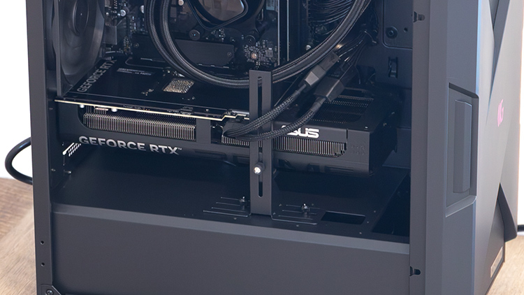 RTX 5070搭載の実機ゲーミングPC