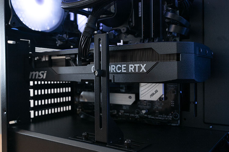 RTX 5070 Tiの実機画像